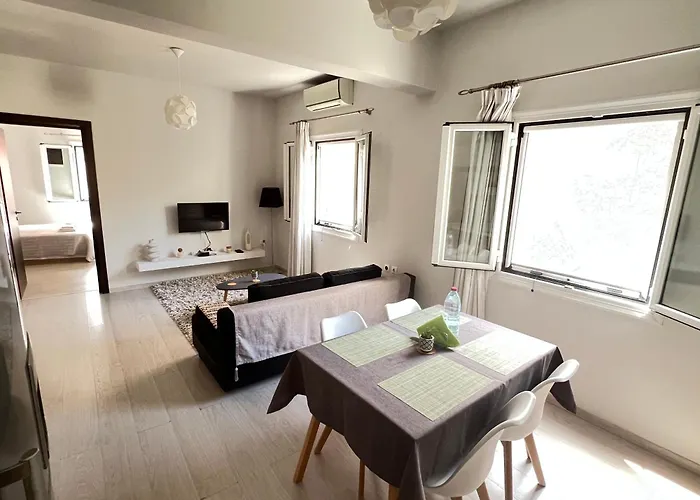 S&E New Port Apartment